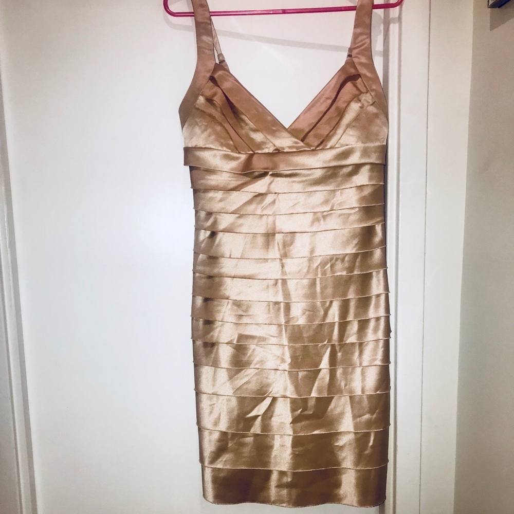 Super popular BCBG crime banded dr as